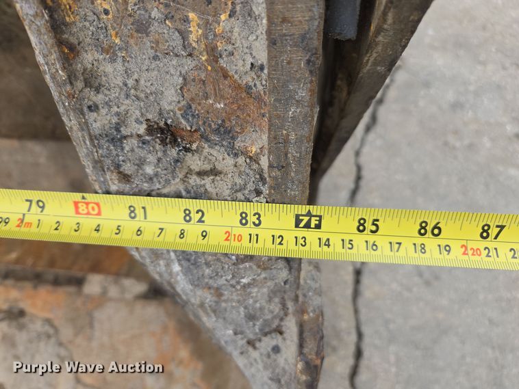 image for item EC0923 2004 John Deere 210LE landscape tractor