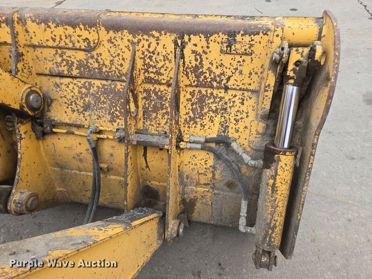 image for item EC0923 2004 John Deere 210LE landscape tractor