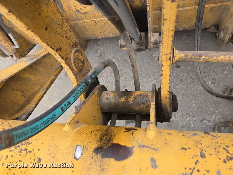 image for item EC0923 2004 John Deere 210LE landscape tractor