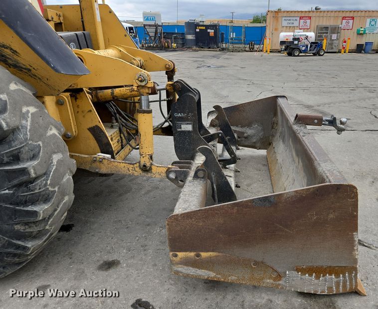 image for item EC0923 2004 John Deere 210LE landscape tractor