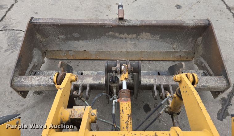 image for item EC0923 2004 John Deere 210LE landscape tractor