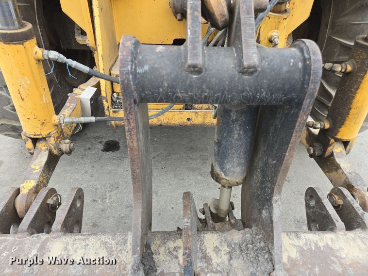 image for item EC0923 2004 John Deere 210LE landscape tractor