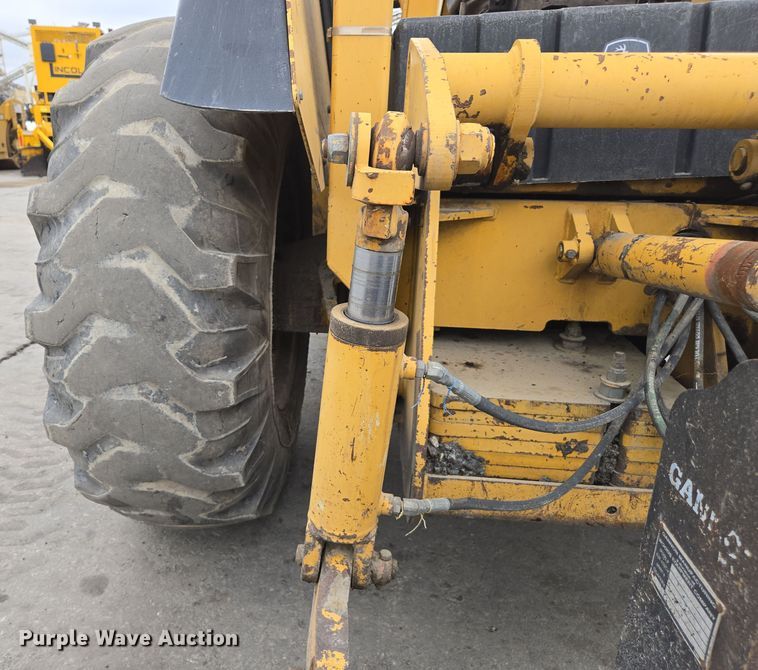 image for item EC0923 2004 John Deere 210LE landscape tractor