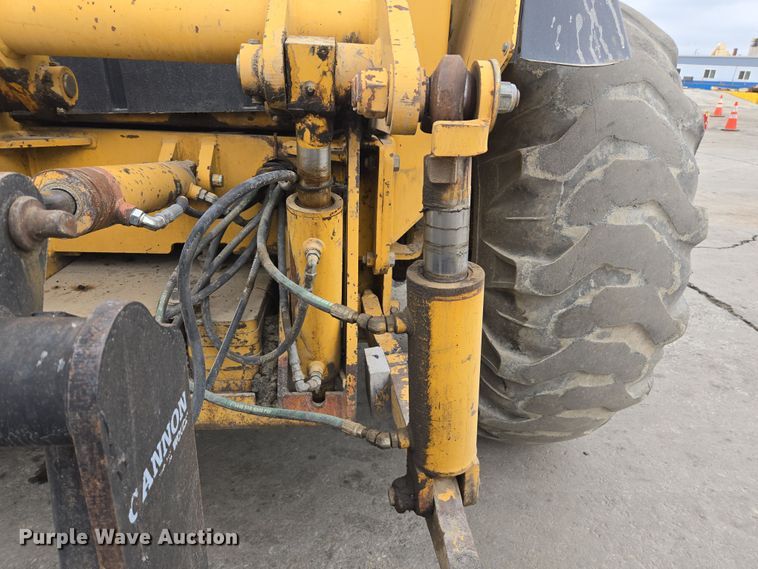 image for item EC0923 2004 John Deere 210LE landscape tractor