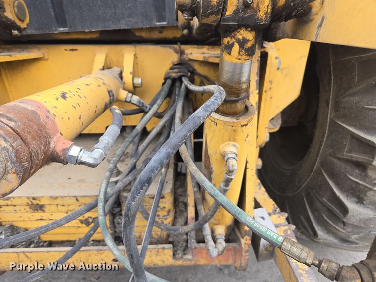 image for item EC0923 2004 John Deere 210LE landscape tractor