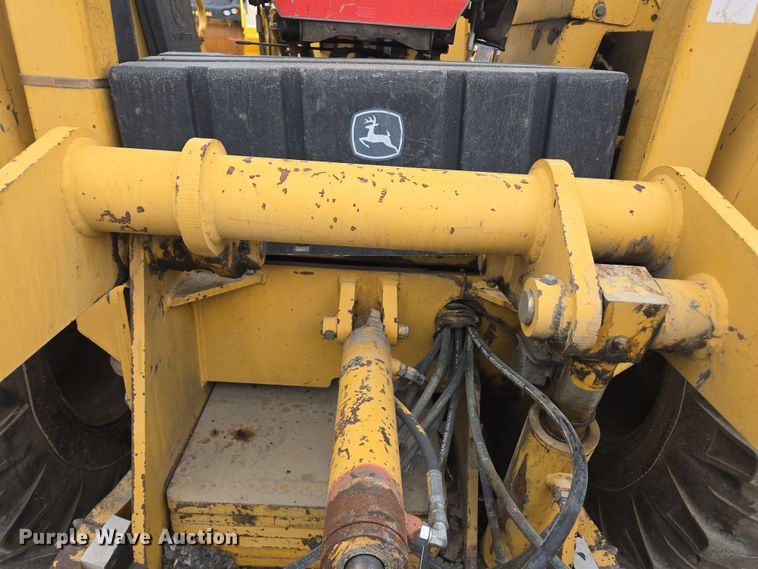 image for item EC0923 2004 John Deere 210LE landscape tractor