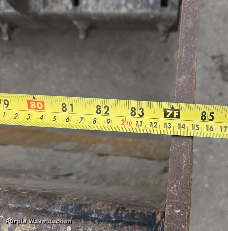 image for item EC0923 2004 John Deere 210LE landscape tractor