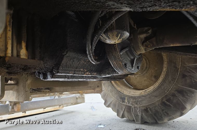 image for item EC0923 2004 John Deere 210LE landscape tractor