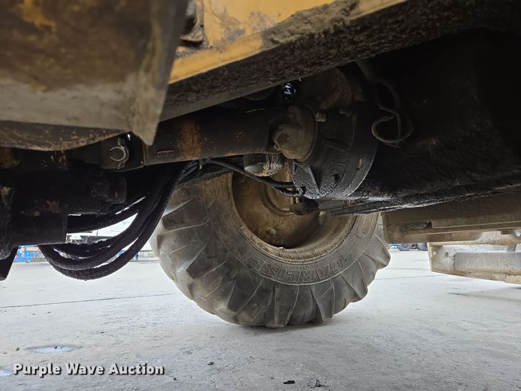 image for item EC0923 2004 John Deere 210LE landscape tractor