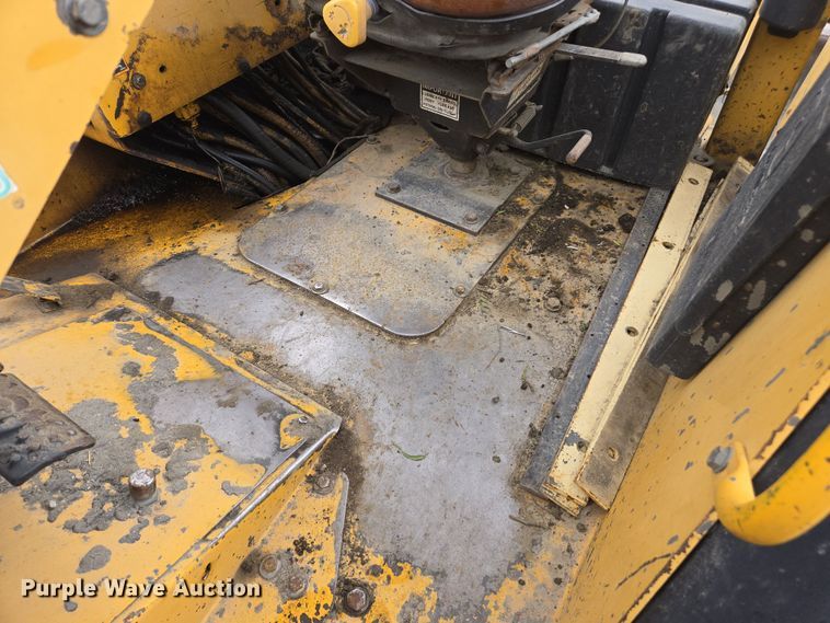 image for item EC0923 2004 John Deere 210LE landscape tractor