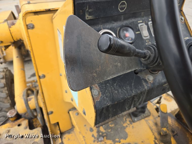 image for item EC0923 2004 John Deere 210LE landscape tractor