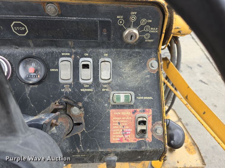 image for item EC0923 2004 John Deere 210LE landscape tractor