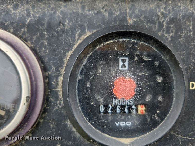 image for item EC0923 2004 John Deere 210LE landscape tractor