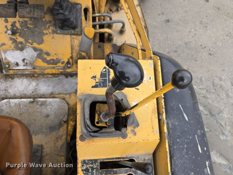 image for item EC0923 2004 John Deere 210LE landscape tractor