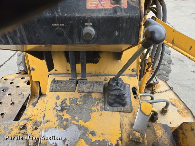 image for item EC0923 2004 John Deere 210LE landscape tractor