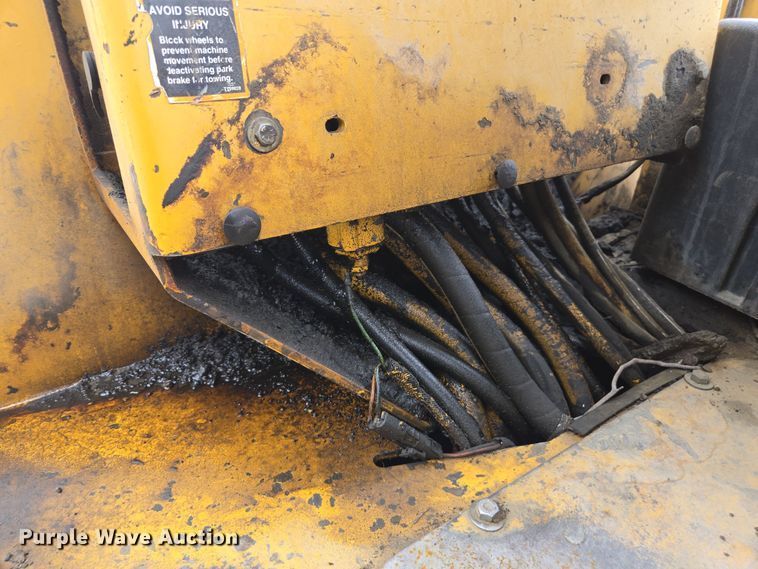 image for item EC0923 2004 John Deere 210LE landscape tractor