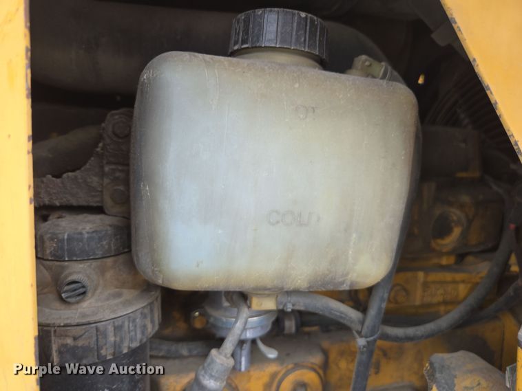 image for item EC0923 2004 John Deere 210LE landscape tractor