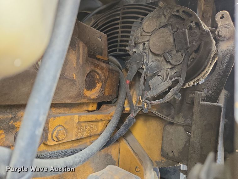 image for item EC0923 2004 John Deere 210LE landscape tractor