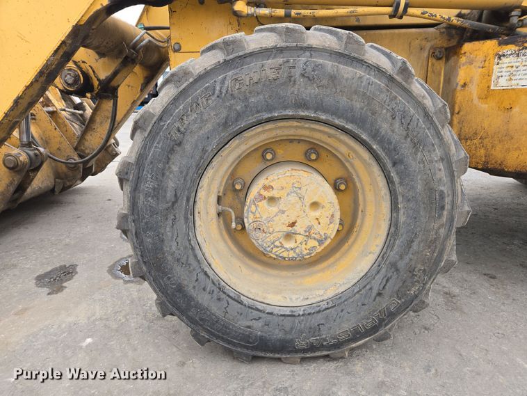 image for item EC0923 2004 John Deere 210LE landscape tractor