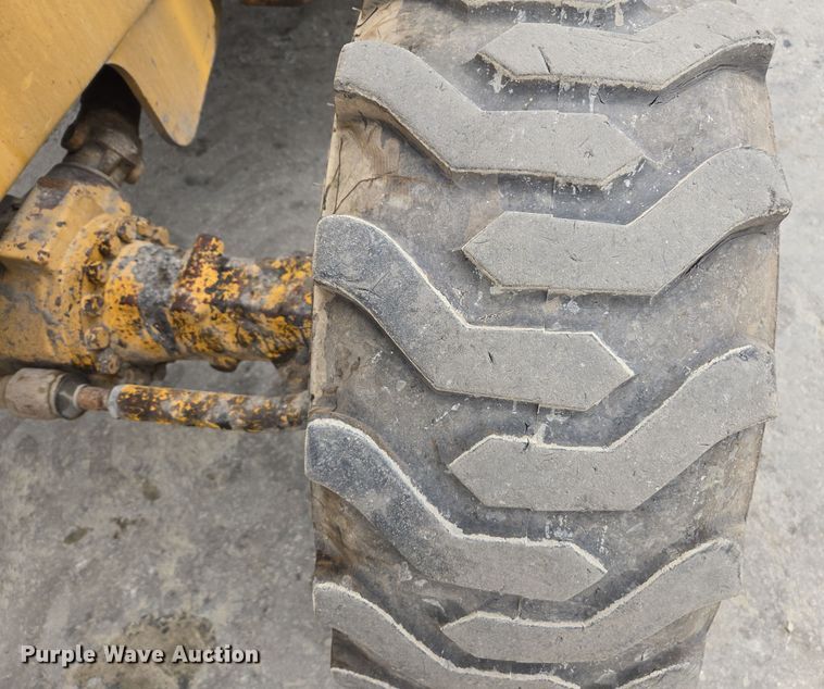 image for item EC0923 2004 John Deere 210LE landscape tractor