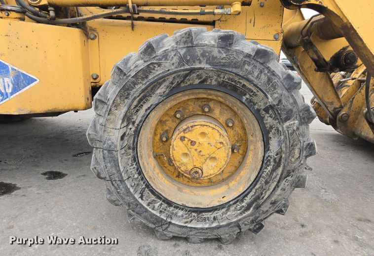 image for item EC0923 2004 John Deere 210LE landscape tractor