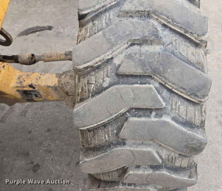 image for item EC0923 2004 John Deere 210LE landscape tractor