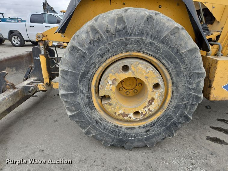 image for item EC0923 2004 John Deere 210LE landscape tractor