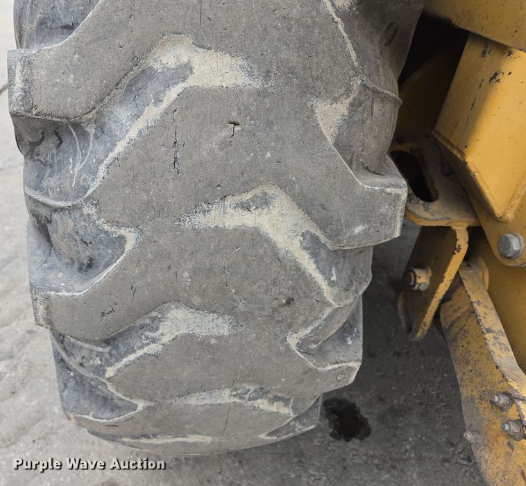 image for item EC0923 2004 John Deere 210LE landscape tractor