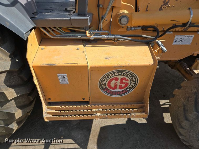 image for item EC0971 2005 Case 570 MXT industrial tractor