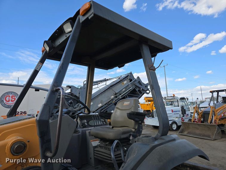 image for item EC0971 2005 Case 570 MXT industrial tractor