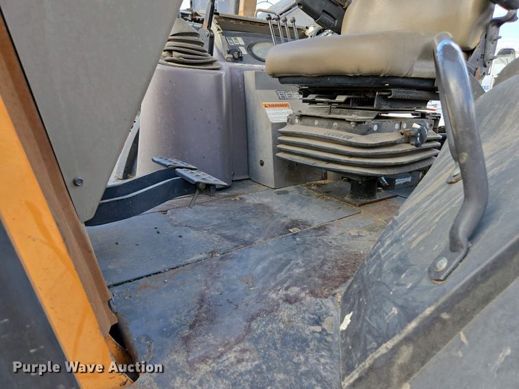 image for item EC0971 2005 Case 570 MXT industrial tractor