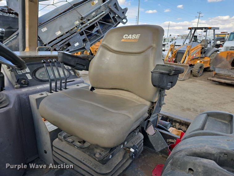 image for item EC0971 2005 Case 570 MXT industrial tractor