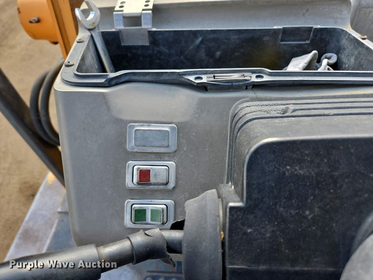 image for item EC0971 2005 Case 570 MXT industrial tractor