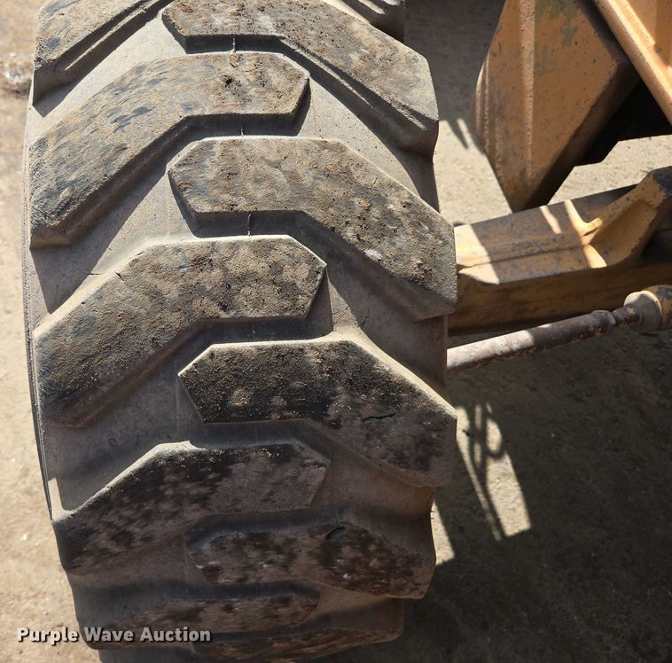 image for item EC0971 2005 Case 570 MXT industrial tractor