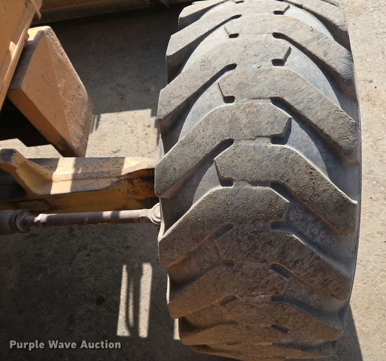 image for item EC0971 2005 Case 570 MXT industrial tractor