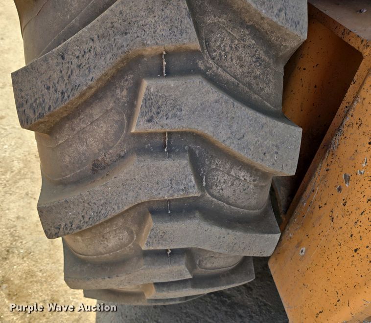 image for item EC0971 2005 Case 570 MXT industrial tractor