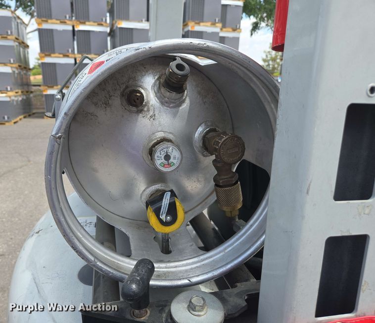 image for item EC1016 2015 Nissan CFS40 forklift