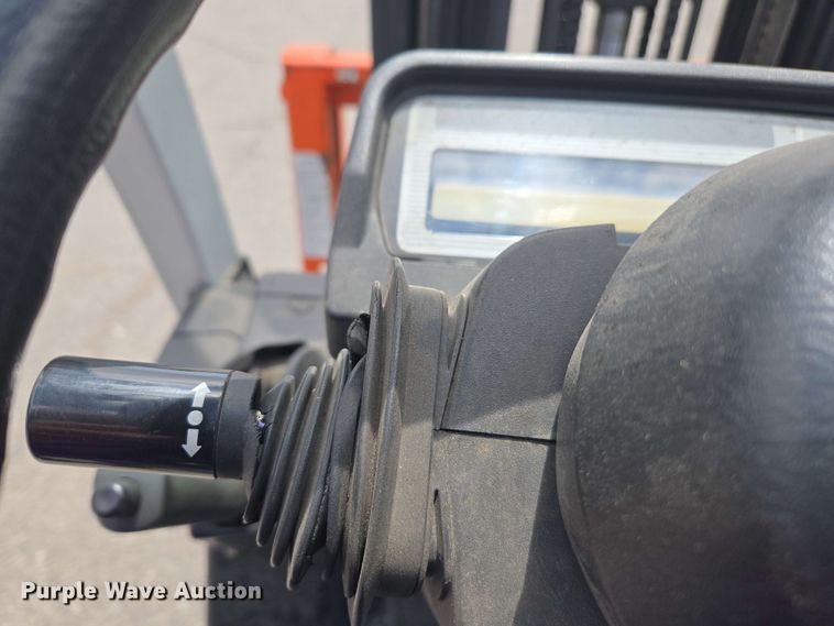 image for item EC1016 2015 Nissan CFS40 forklift