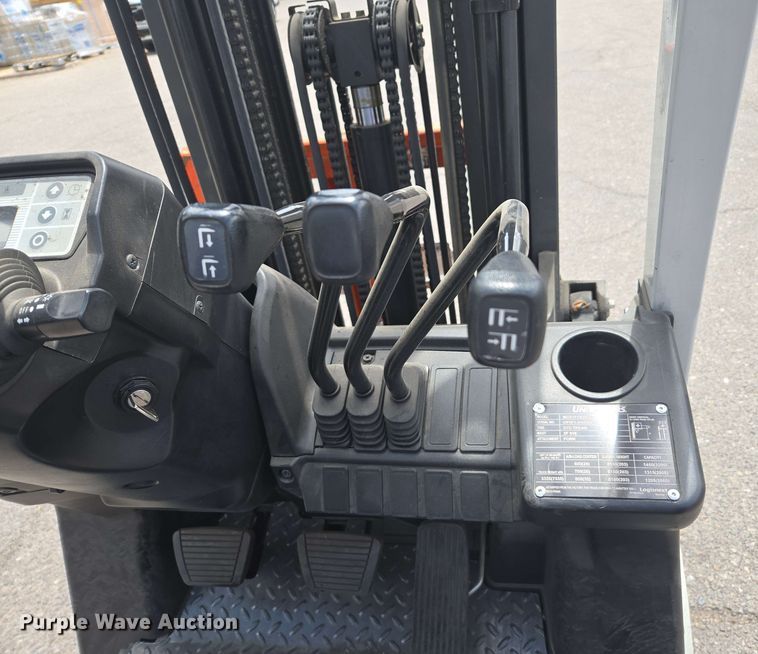 image for item EC1016 2015 Nissan CFS40 forklift