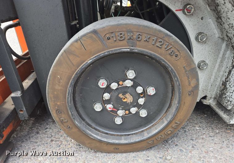 image for item EC1016 2015 Nissan CFS40 forklift