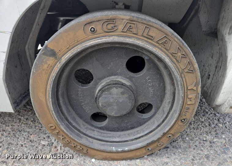 image for item EC1016 2015 Nissan CFS40 forklift