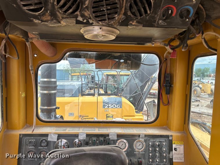 image for item EC1375 Trencor T1060 trencher