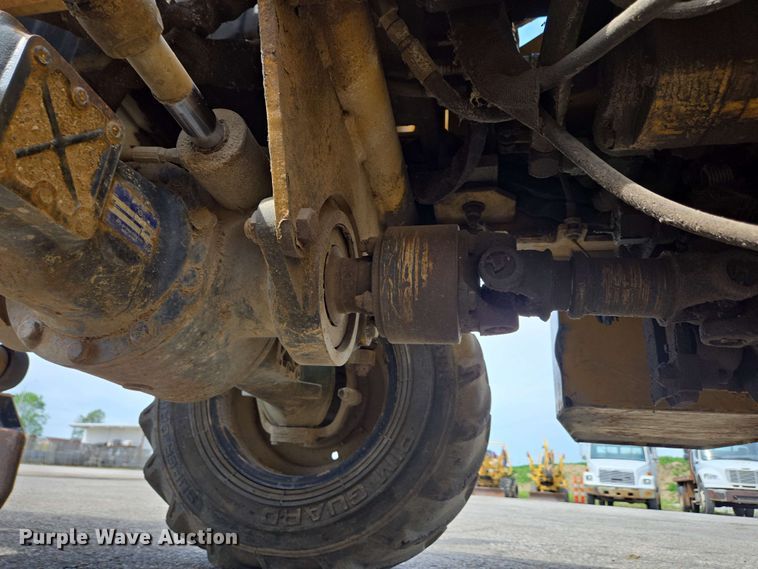 image for item EC4225 1996 Vermeer V5750 trencher