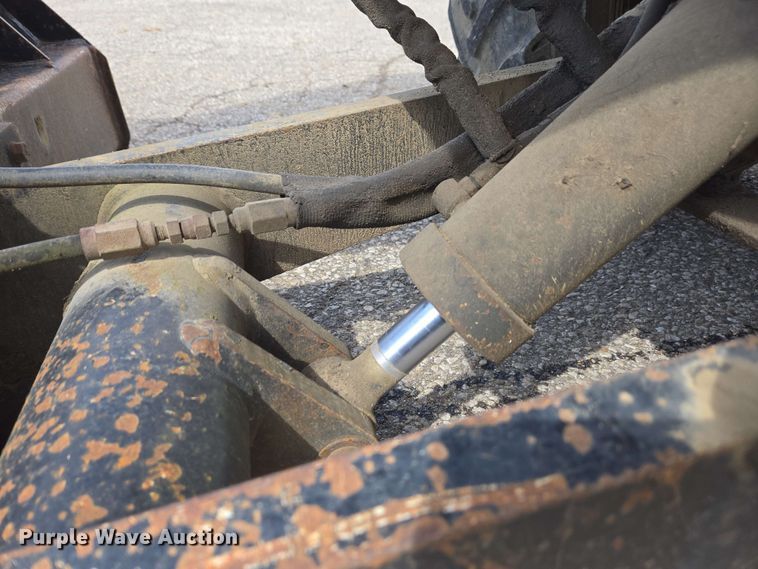 image for item EC4225 1996 Vermeer V5750 trencher