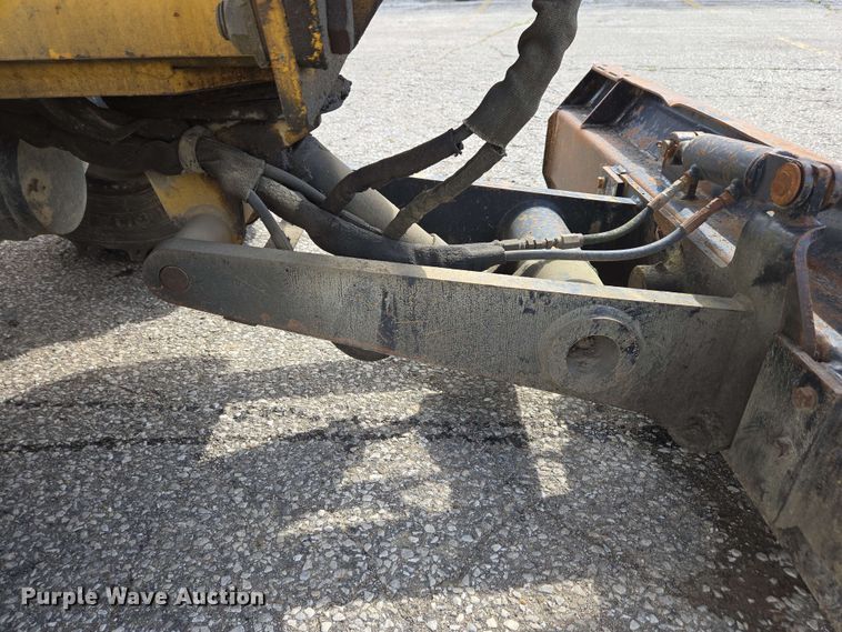 image for item EC4225 1996 Vermeer V5750 trencher