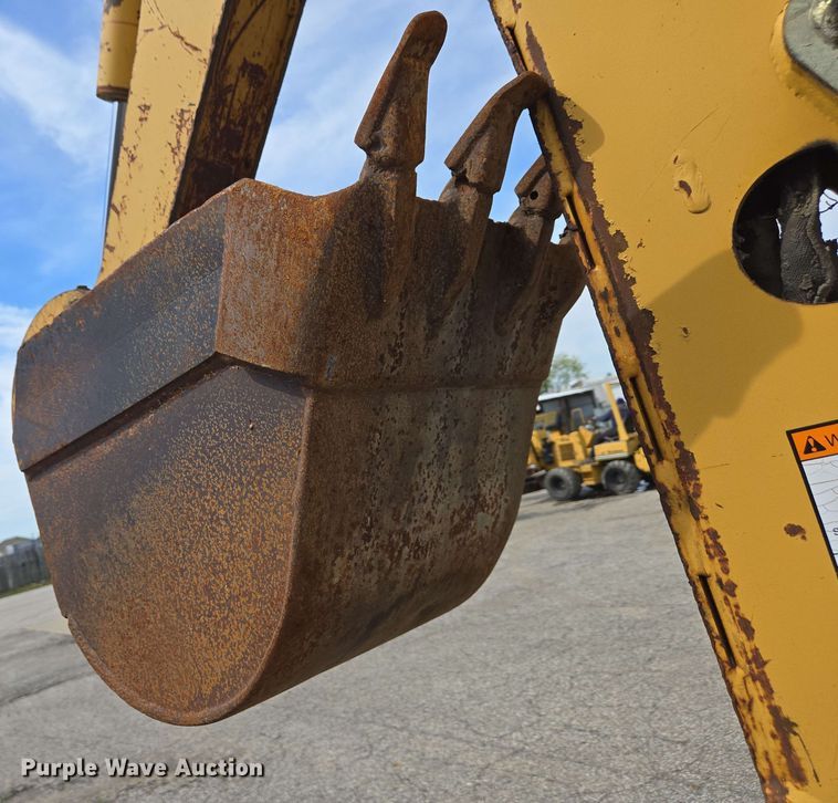 image for item EC4225 1996 Vermeer V5750 trencher