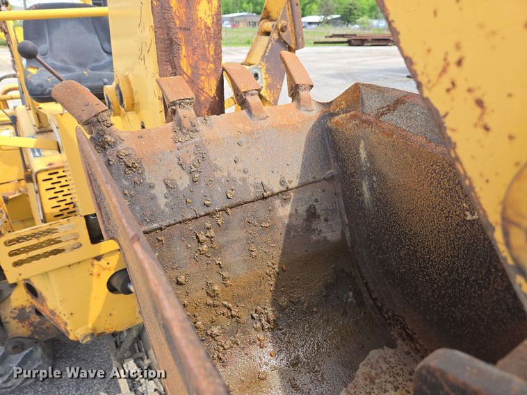 image for item EC4225 1996 Vermeer V5750 trencher