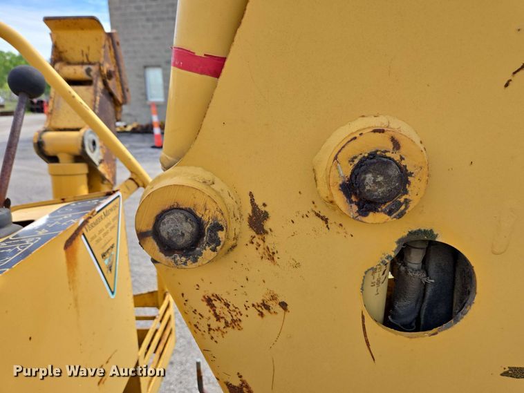 image for item EC4225 1996 Vermeer V5750 trencher