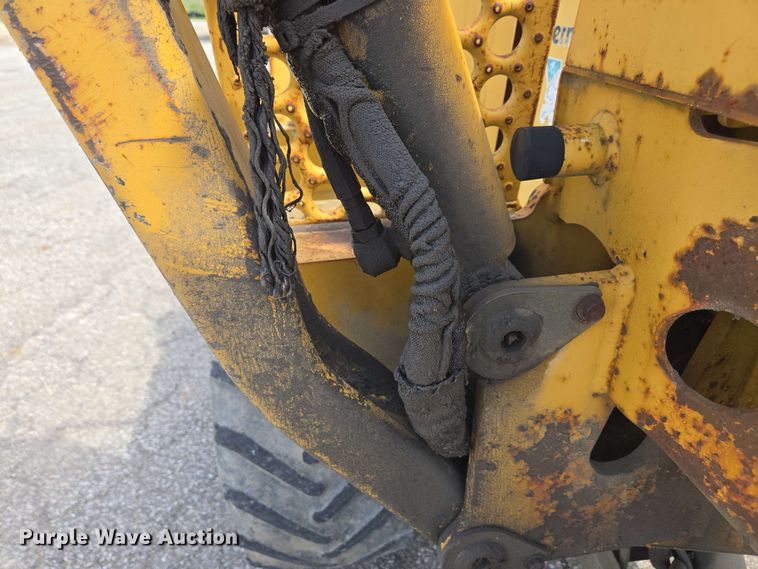 image for item EC4225 1996 Vermeer V5750 trencher