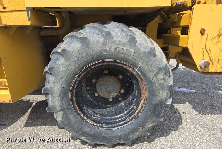 image for item EC4225 1996 Vermeer V5750 trencher